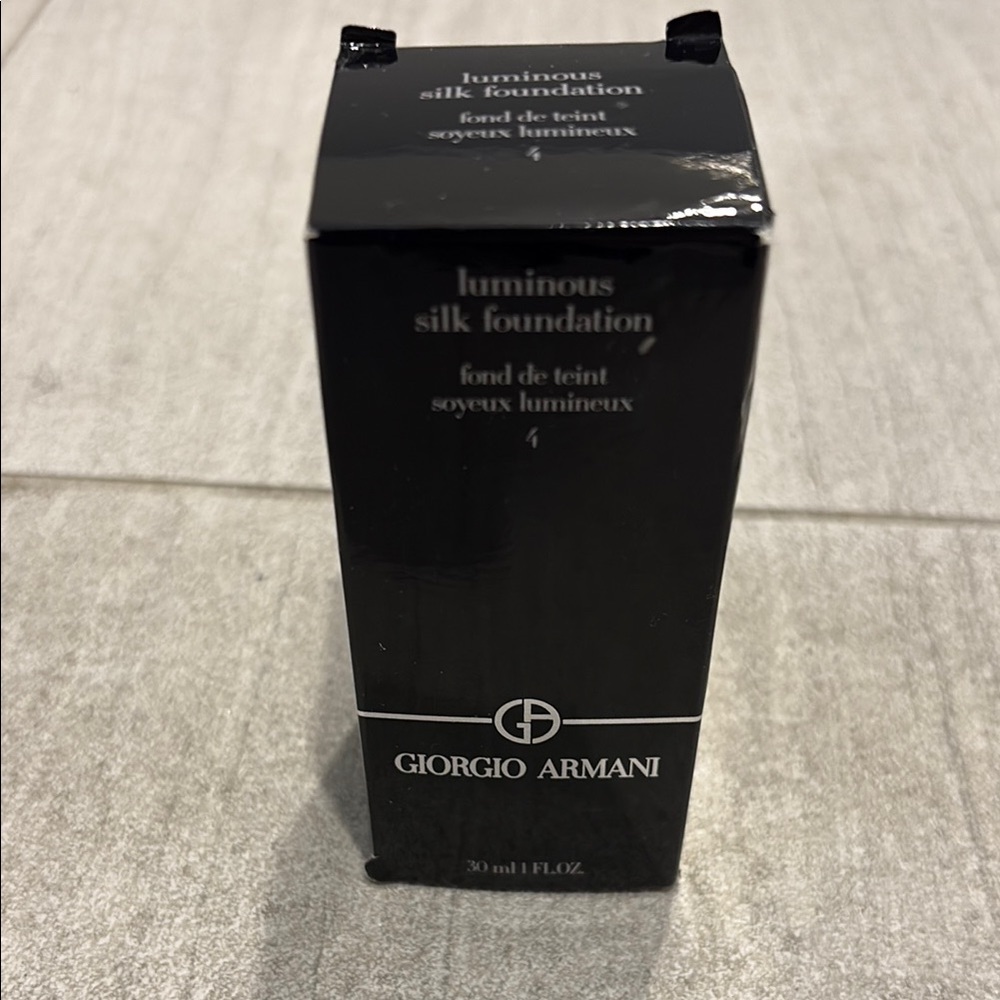 Giorgio Armani Luminous Silk Foundation 4